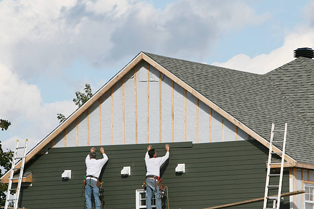 Professional Emergency Siding Repair technician working in Ephrata, WA